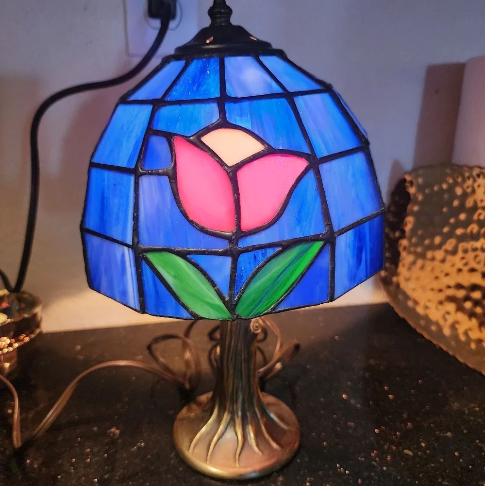 ❤️SOLD❤️ Tiffany Style Stained Glass Accent Table Lamp Tulips! - Picture 1 of 8